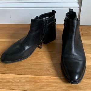 Blondo Women’s waterproof leather booties